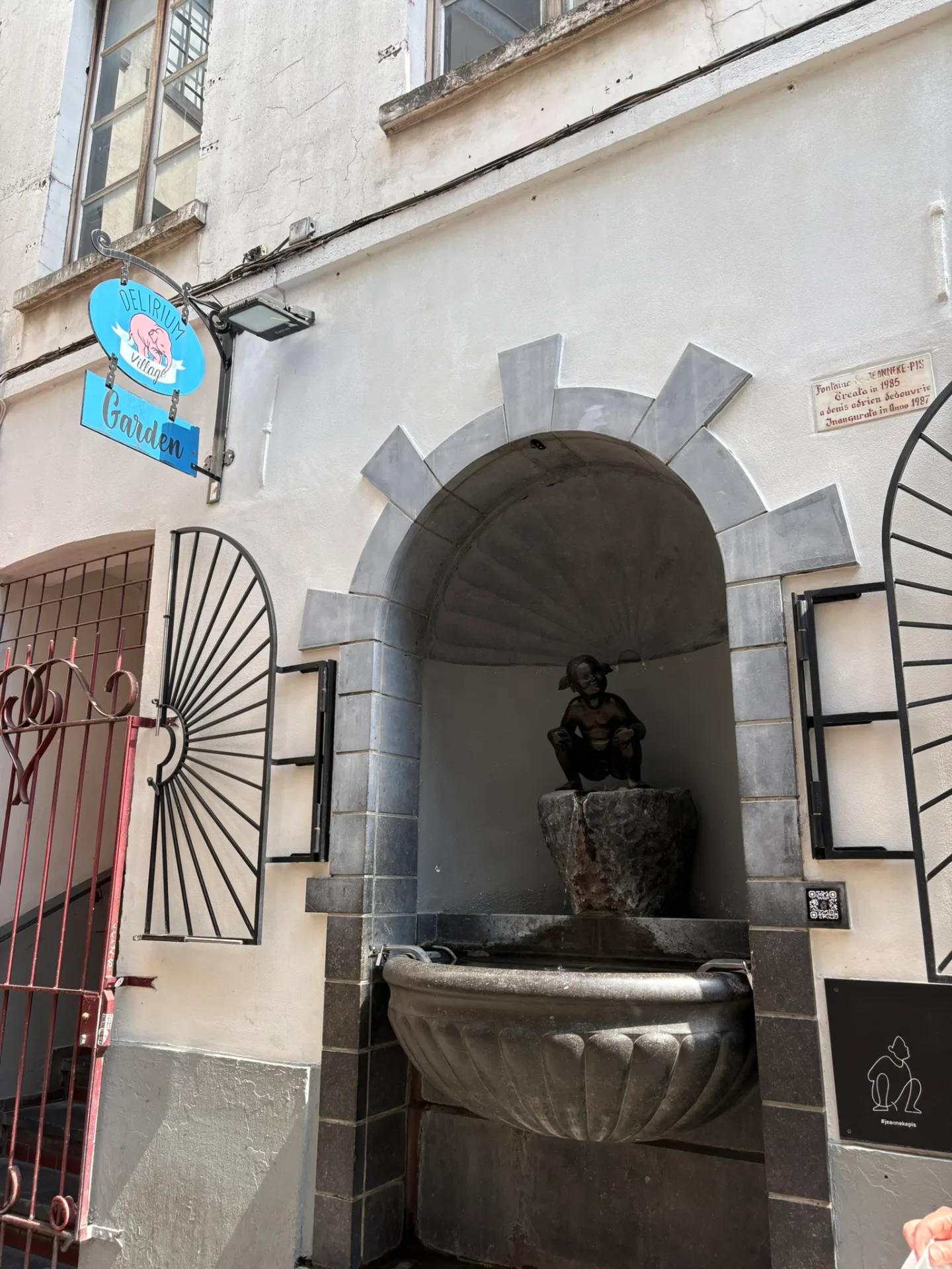 Jeanneke Pis - soeur du Manneken Pis à Bruxelles (Impasse de la Fidélité, 10 1000 Bruxelles)