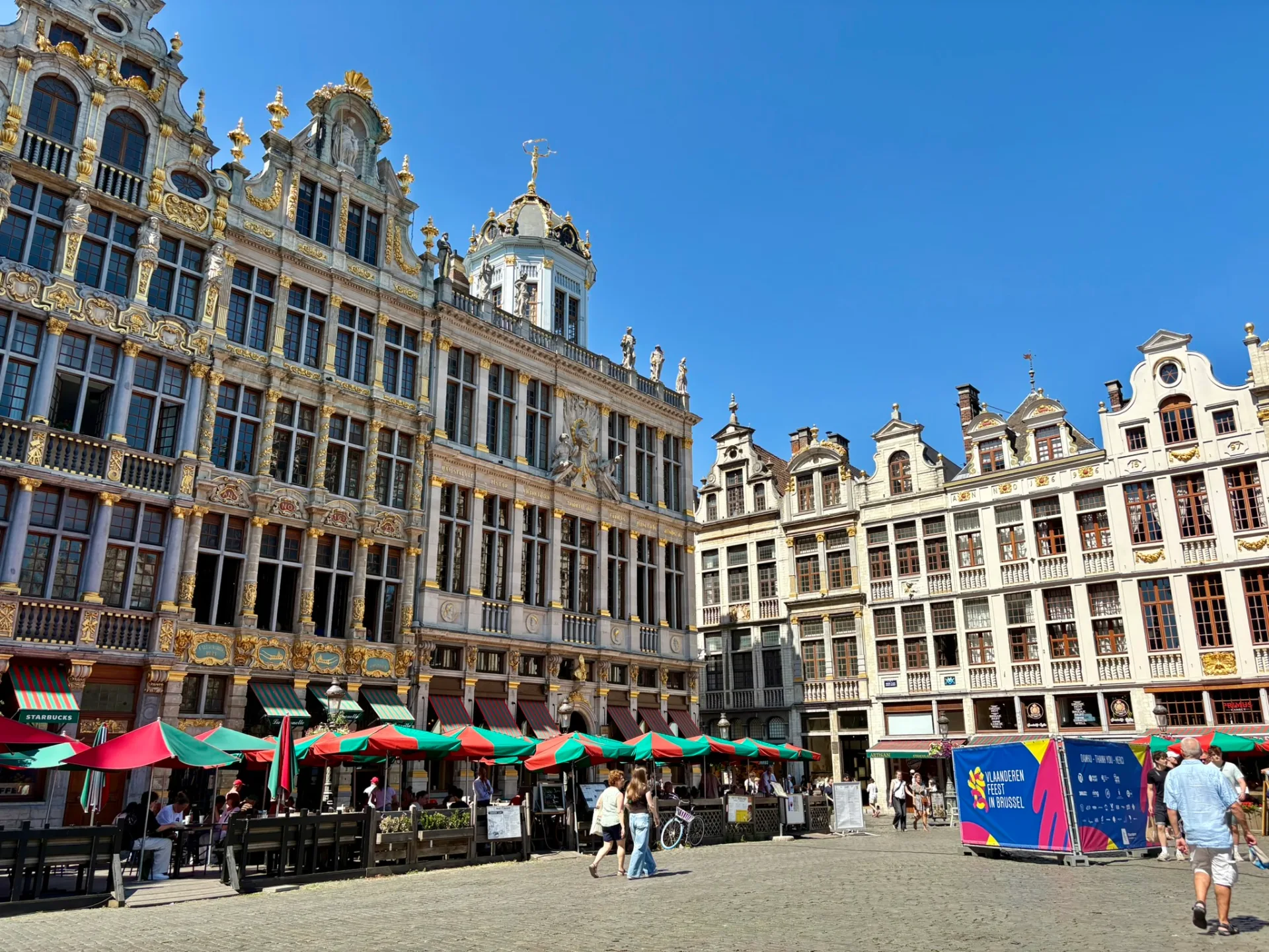 La Grande Place de Bruxelles et ses maisons des corporations dorées