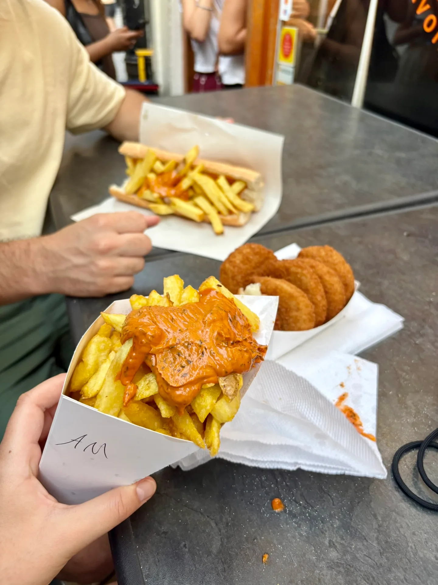 Les frites belges cuites avec plusieurs cuissons et à la graisse de boeuf