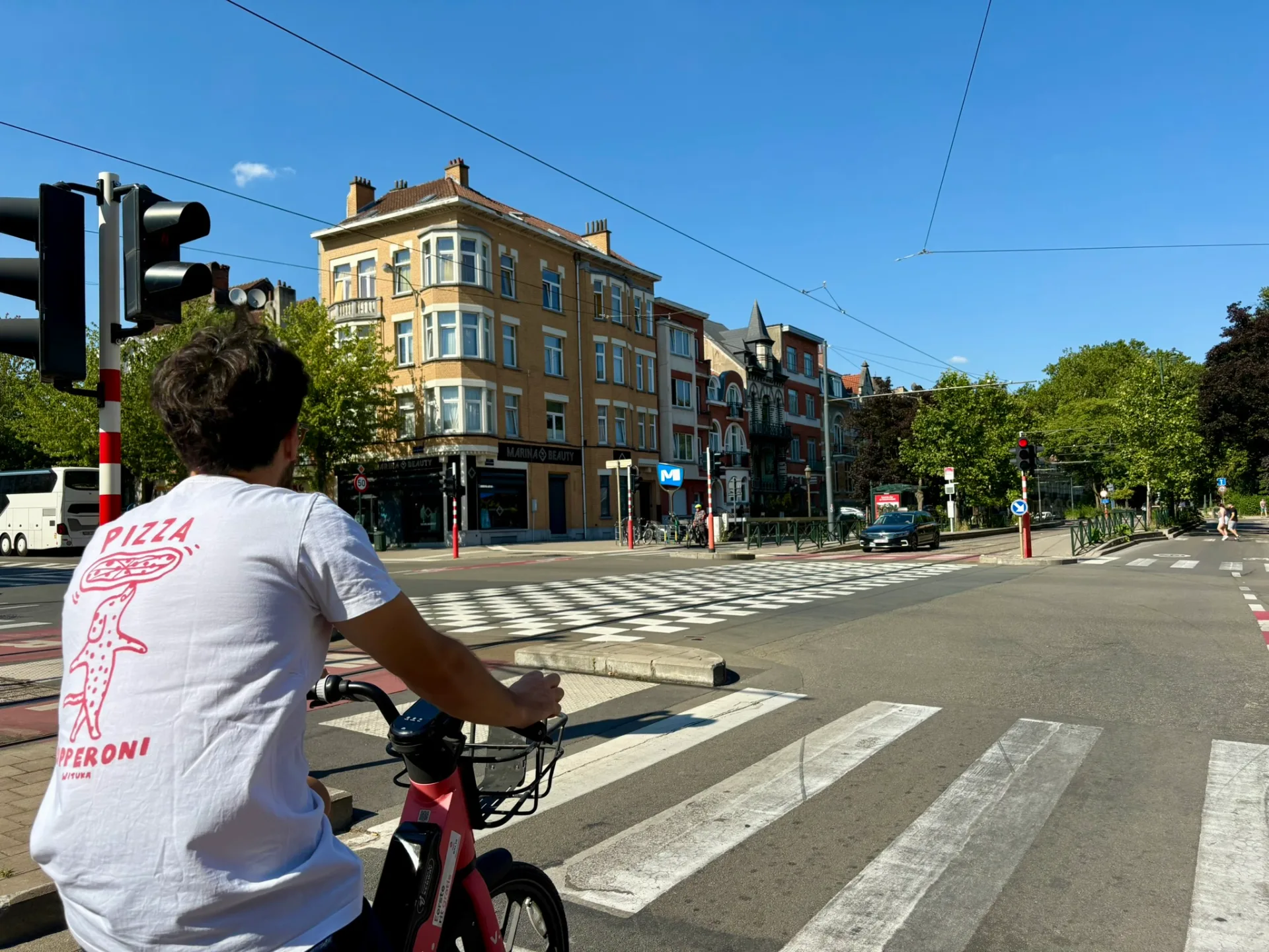 Balade à vélo dans la ville de Bruxelles - en direction de l'Atomium