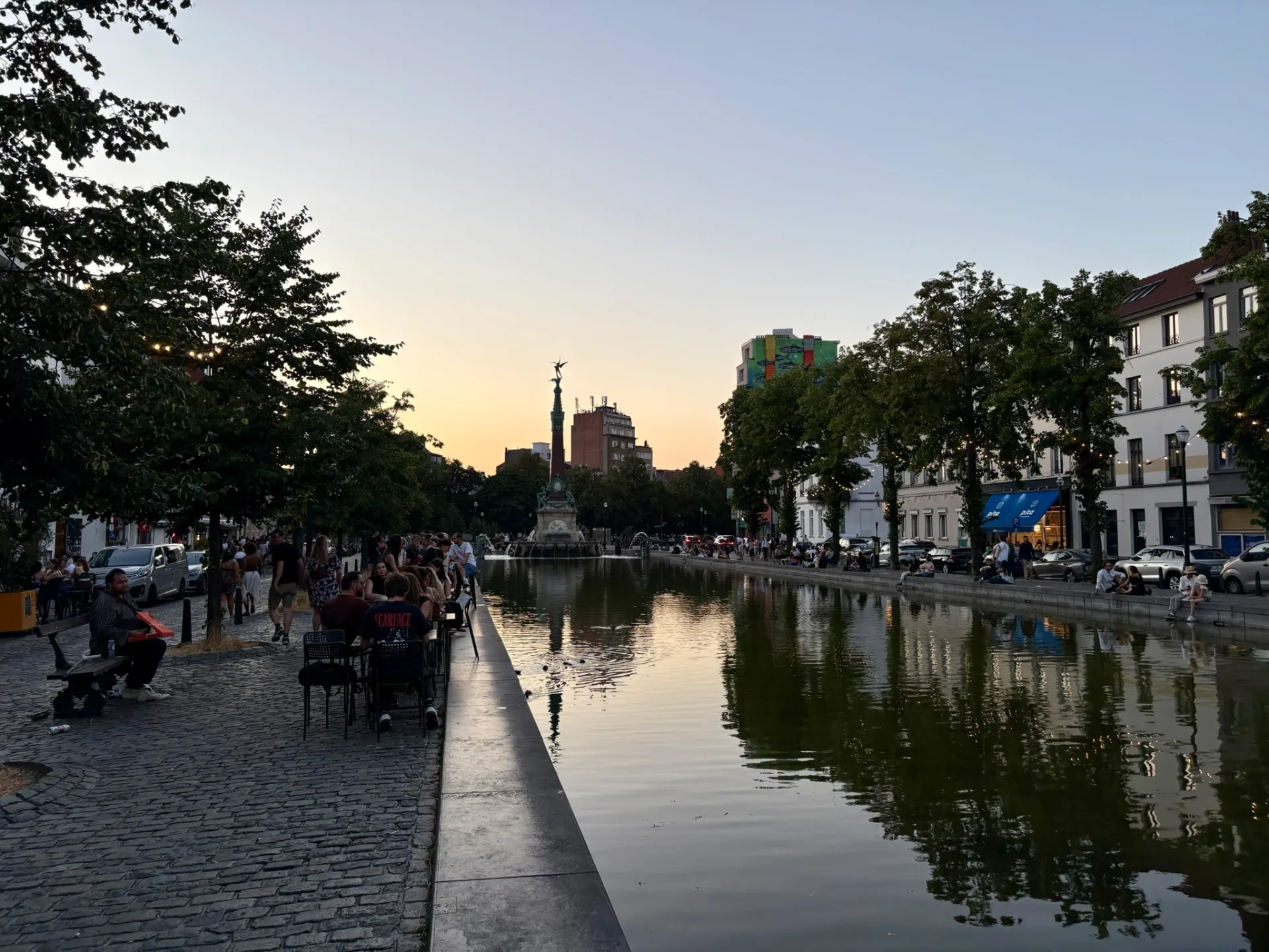 Les quais de la place Sainte-Catherine au soleil couchant