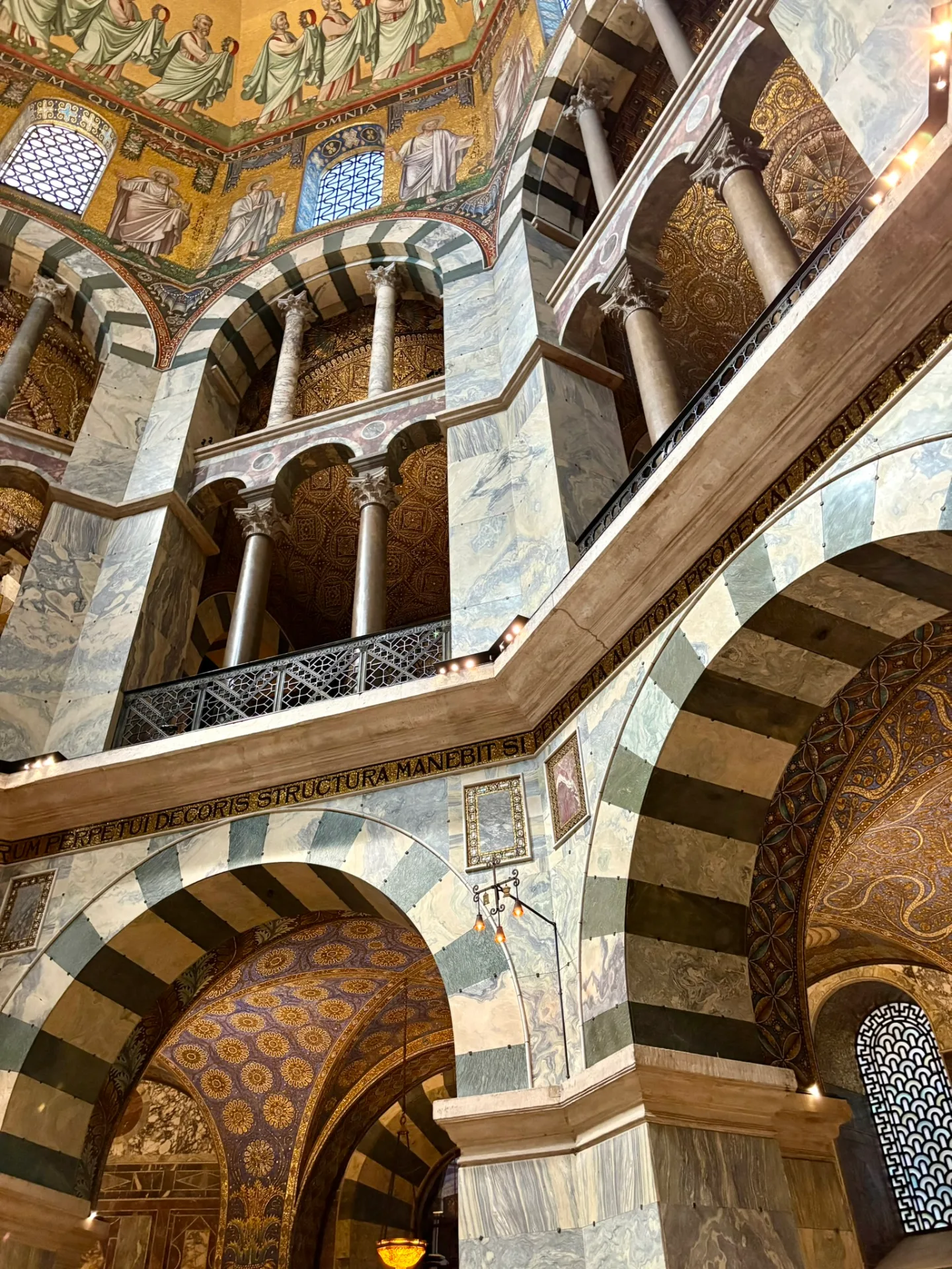 Les colonnes de la cathédrale d'Aix-la-Chapelle
