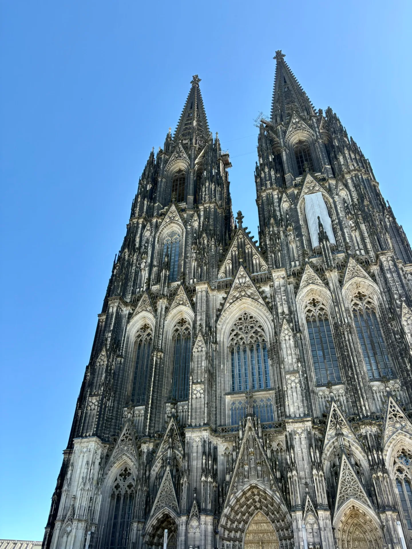 Façade noircie de la cathédrale de Cologne