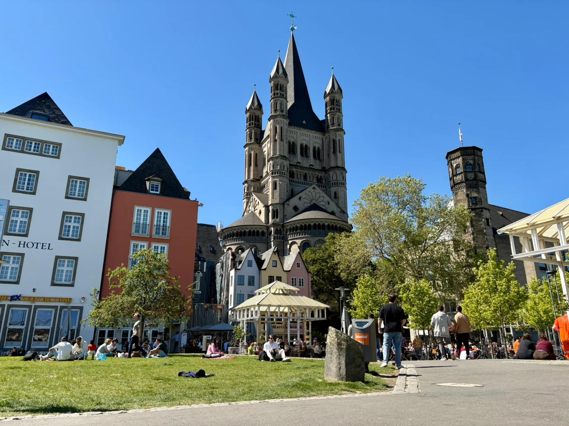 Rue commerçante du quartier Innenstadt à Cologne