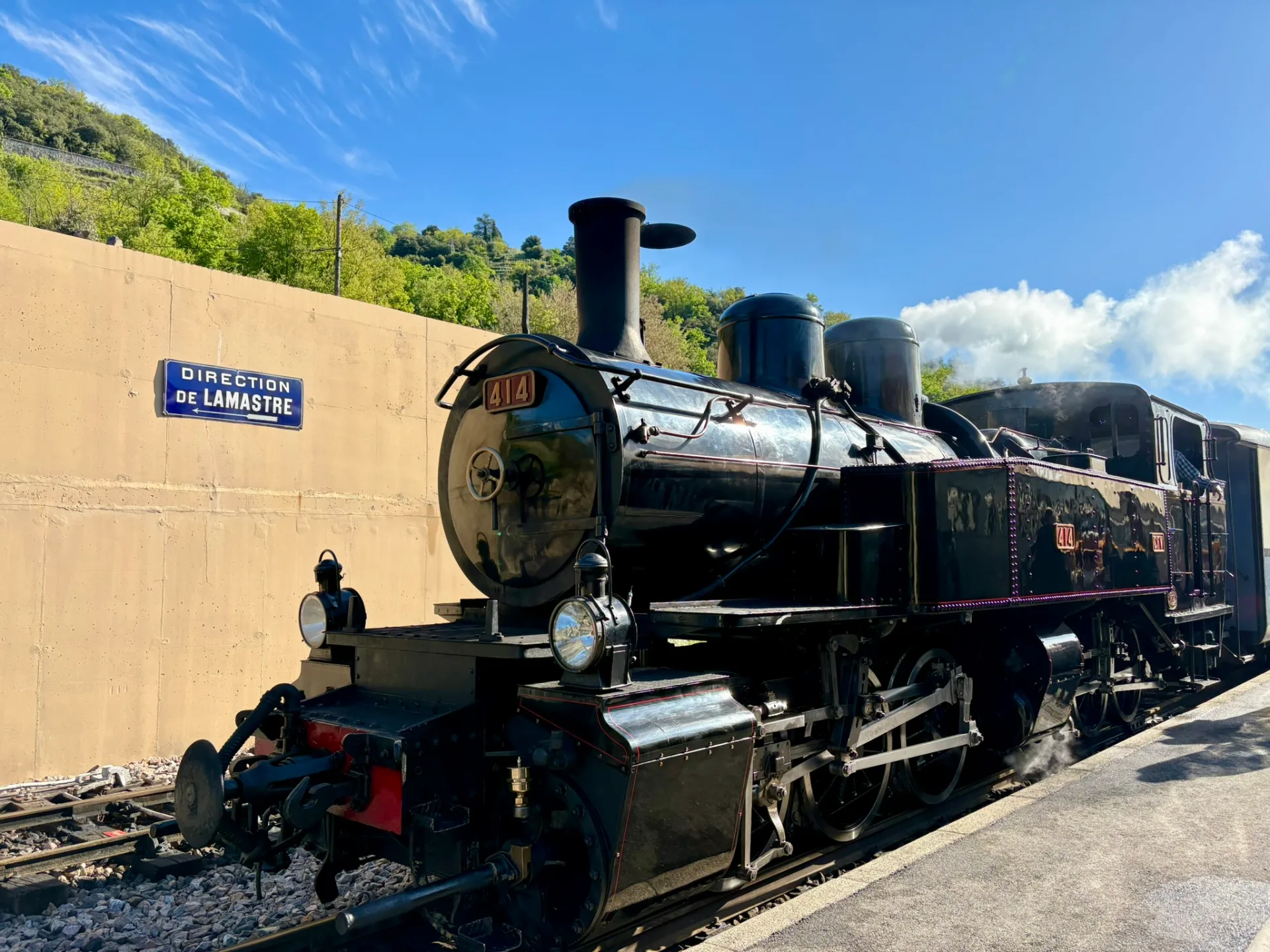 Le train à vapeur de 1936 du Train de l'Ardèche au départ de Saint-Jean-de-Muzols