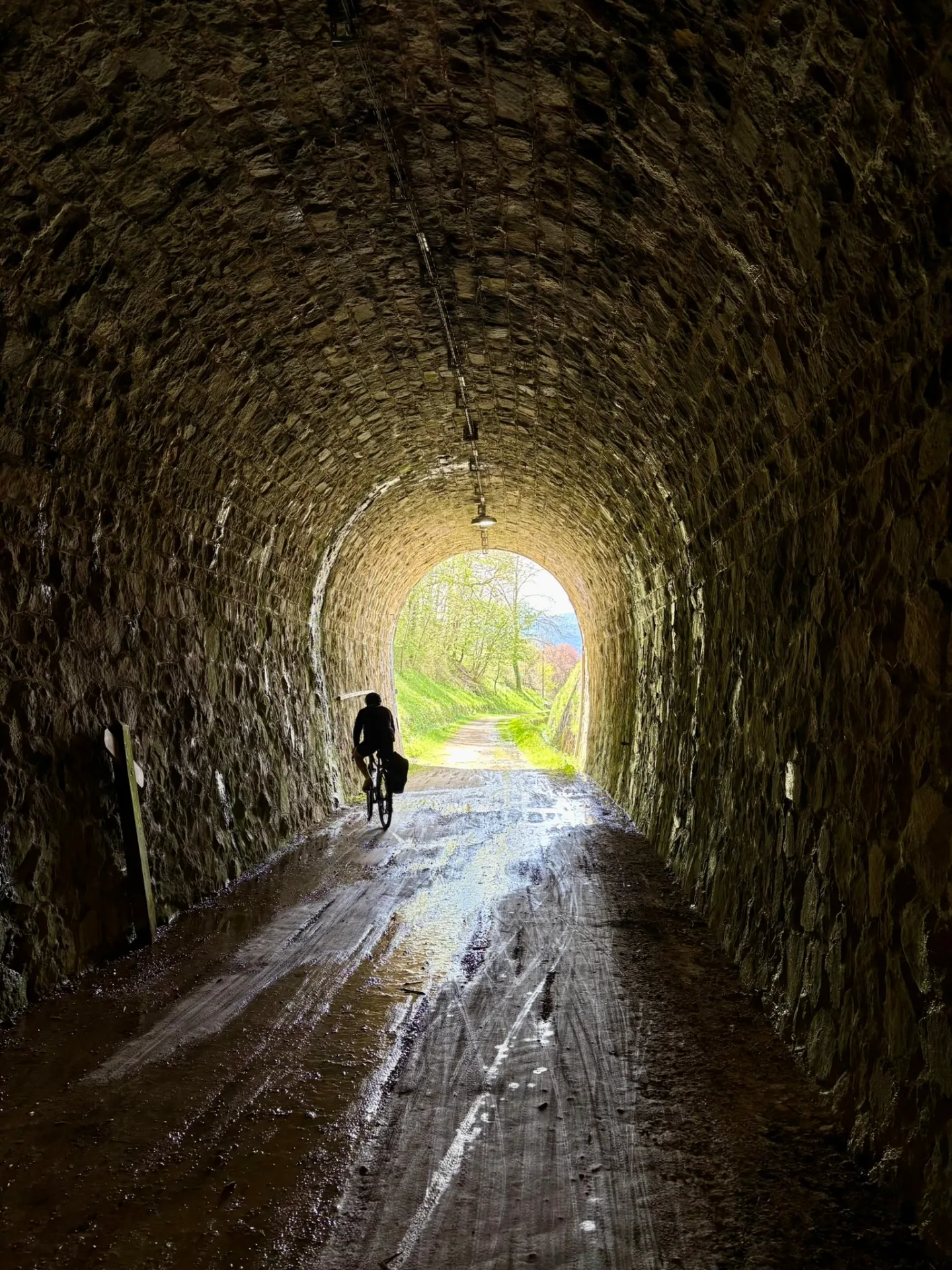 Tunnel sur l'ancienne voie ferrée de la Dolce Via
