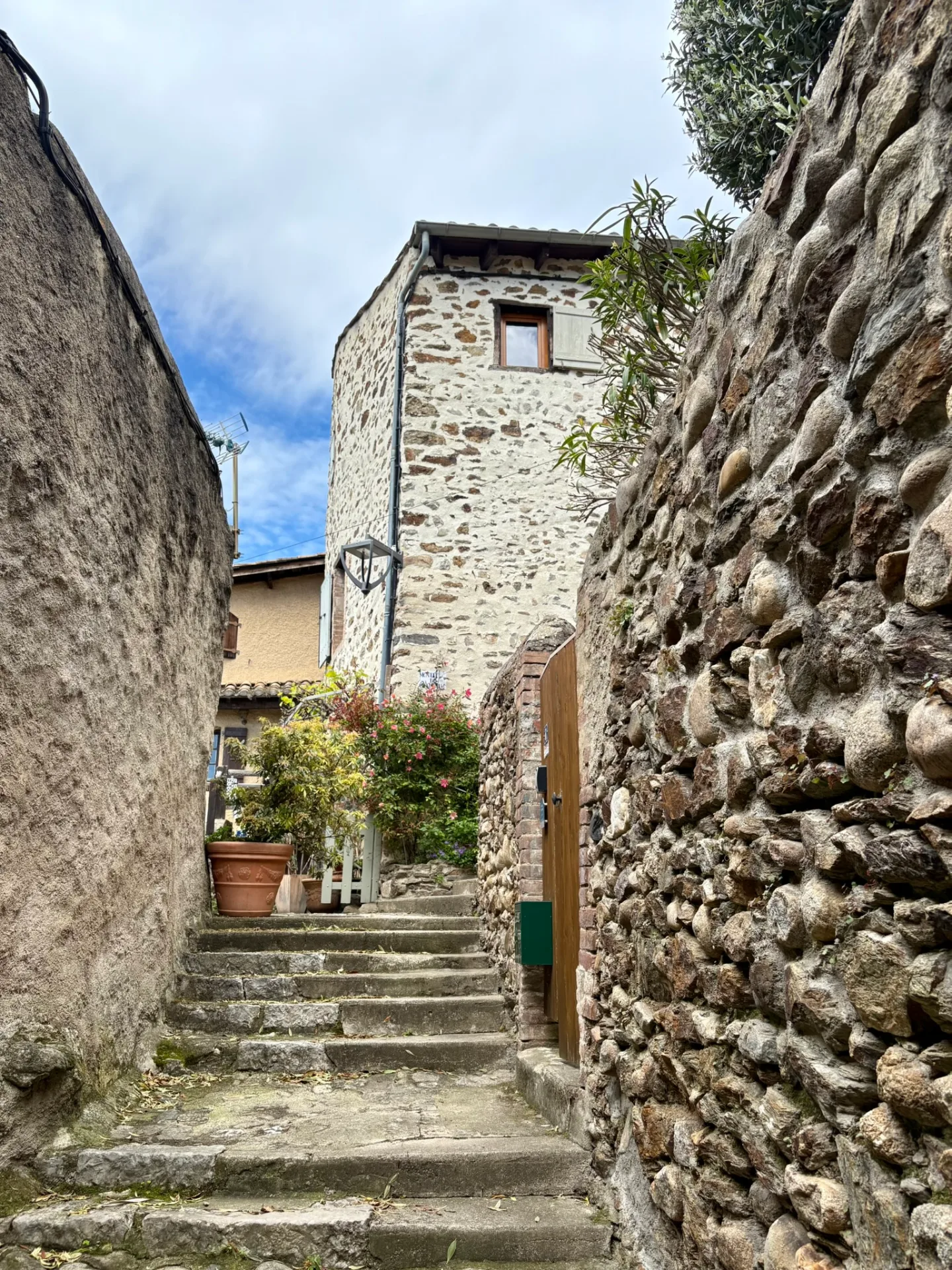 Ruelle du village de Beauchastel en Ardèche