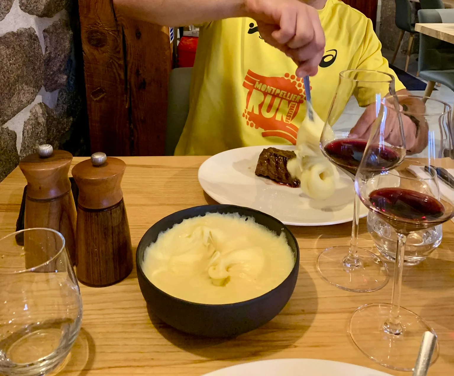 Repas typique de Lozère - Aligot, viande de boeuf