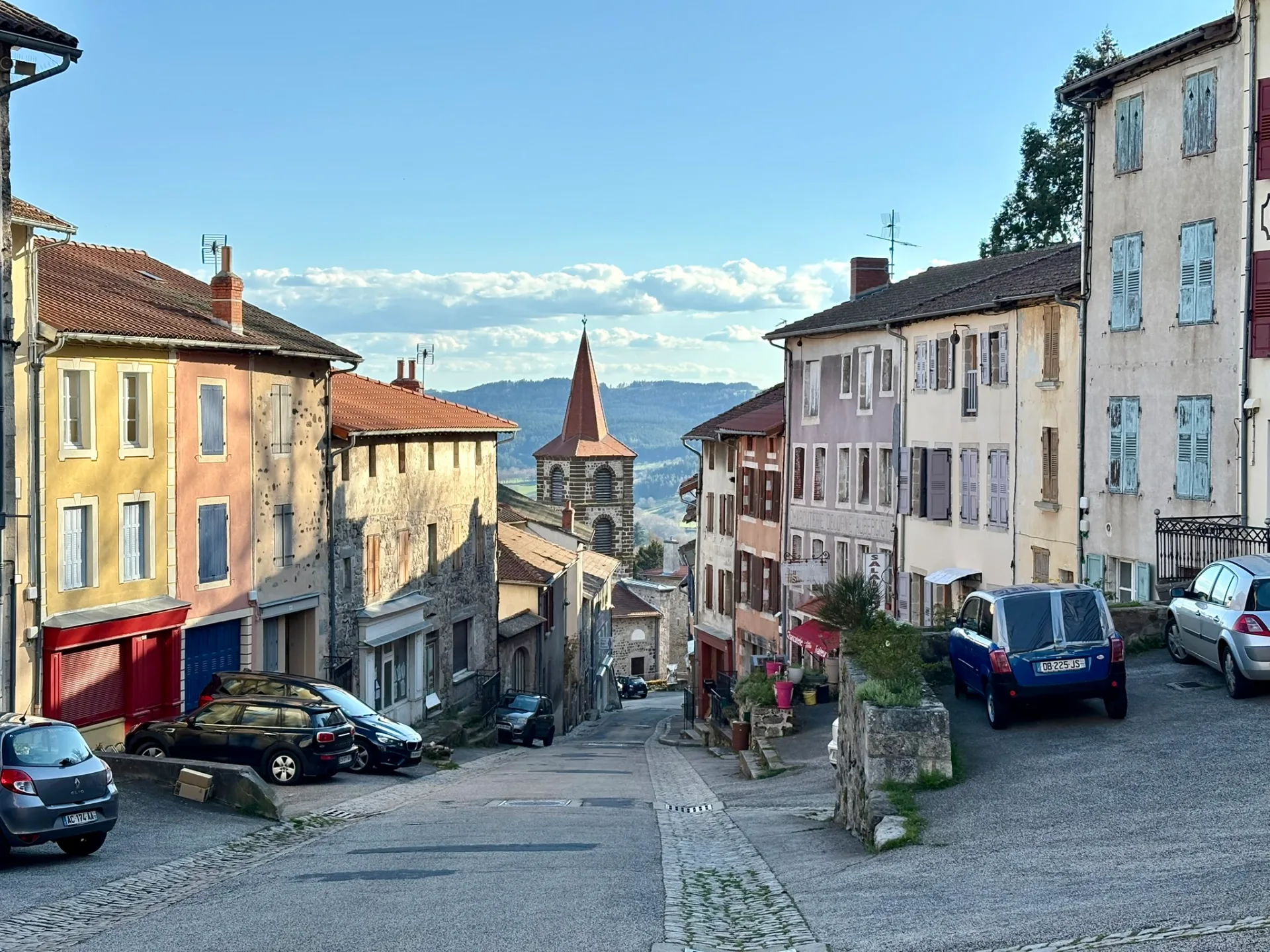Vue sur l'église Saint-Martin d'Allègre