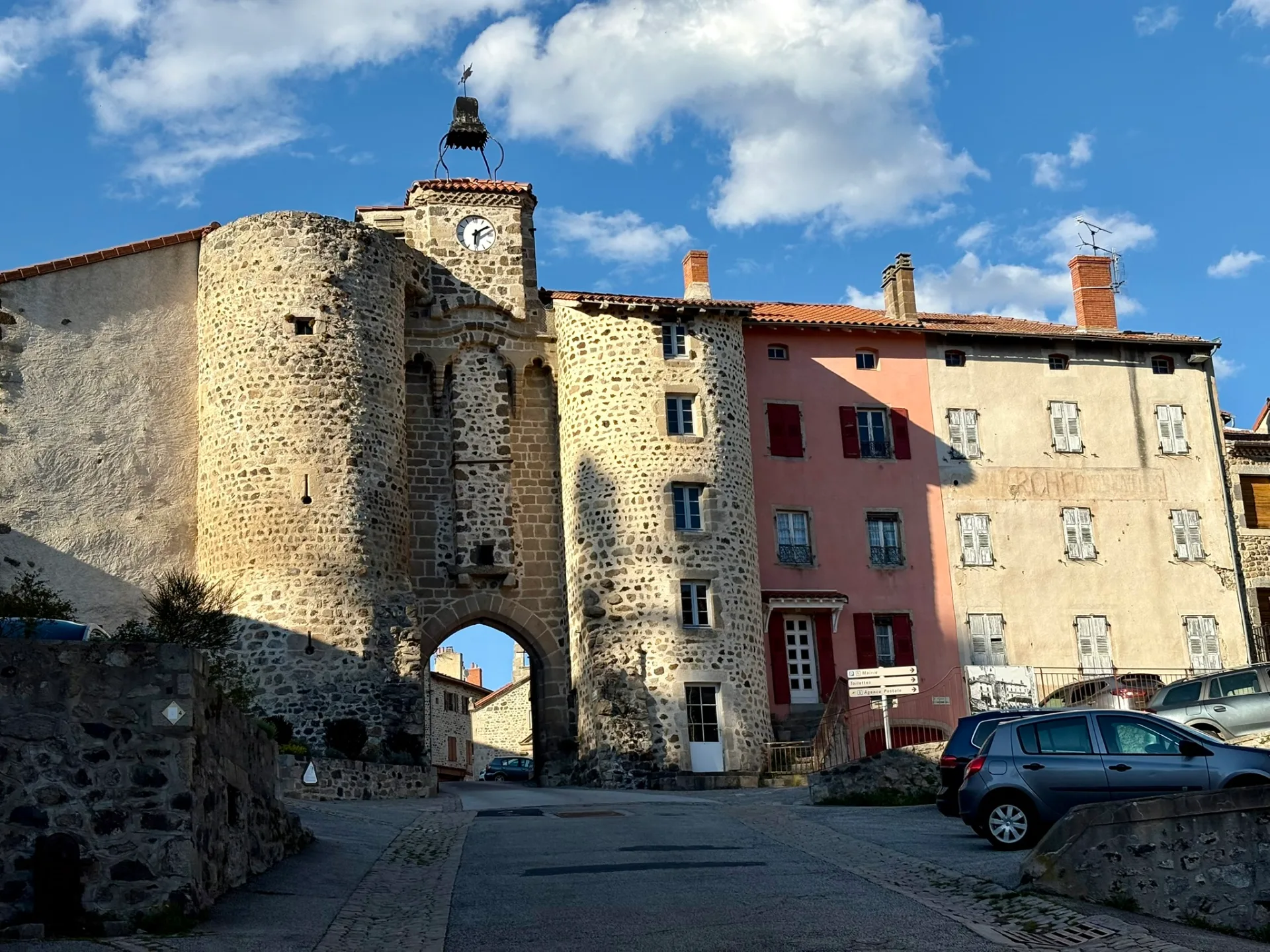 Porte de Monsieur face sud  à Allègre