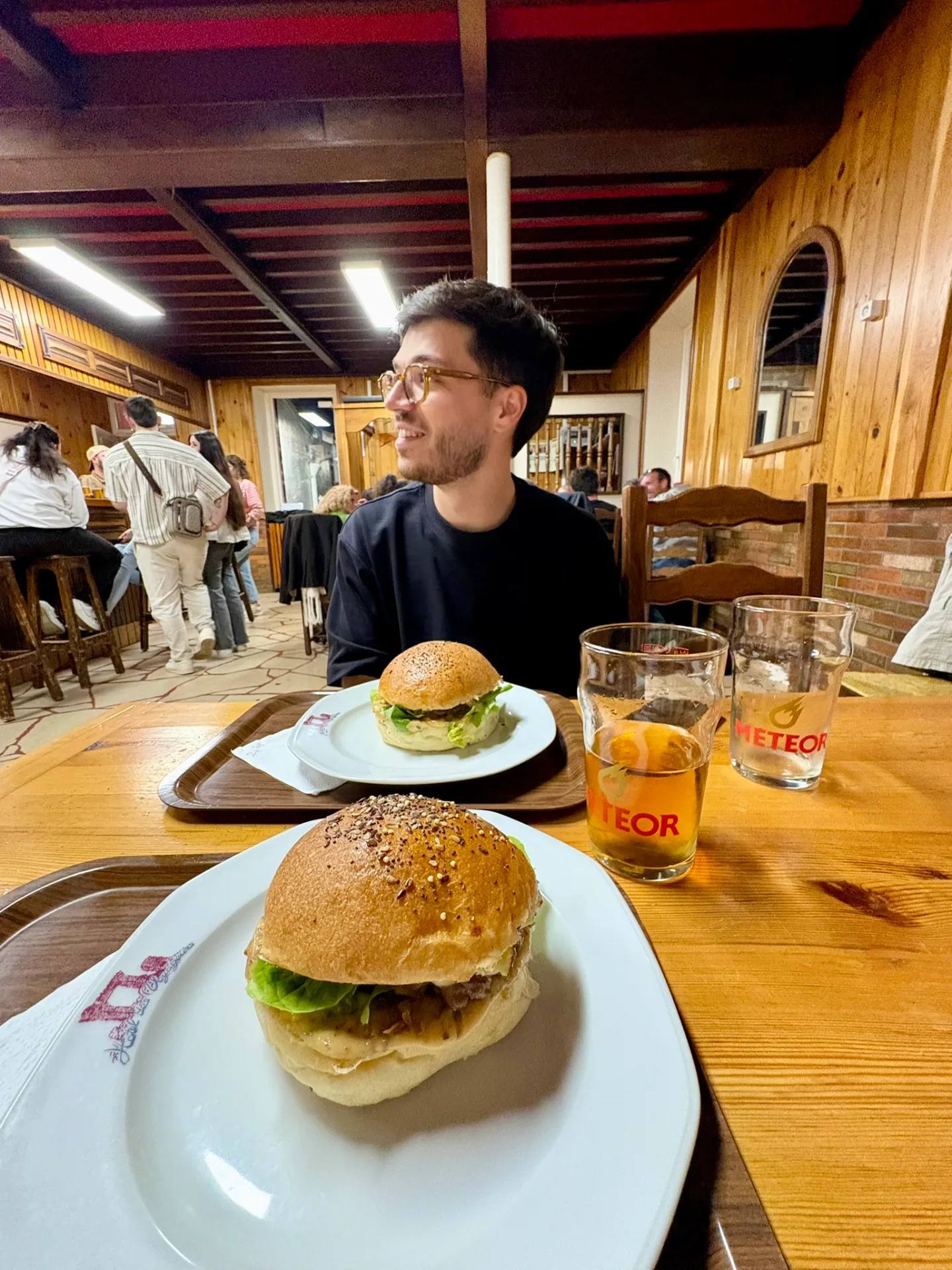 Le burger des Ateliers du Mont Bar à Allègre