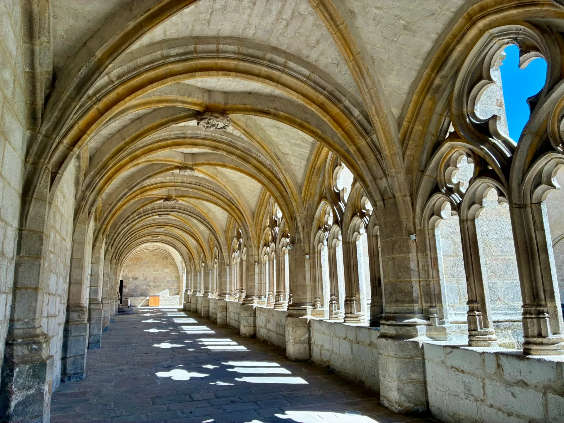 Le cloître de l'abbatiale Saint-Robert de La Chaise-Dieu