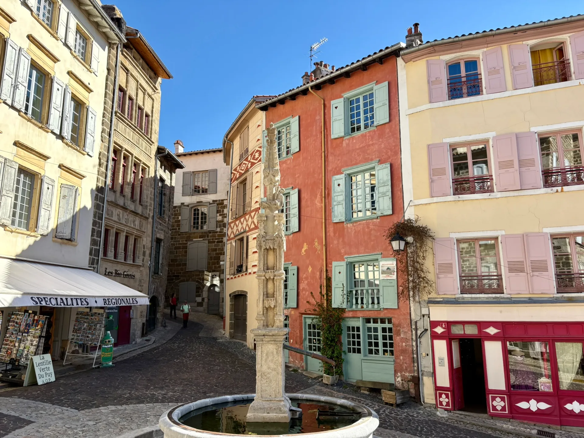 Place des Tables au Puy-en-Velay