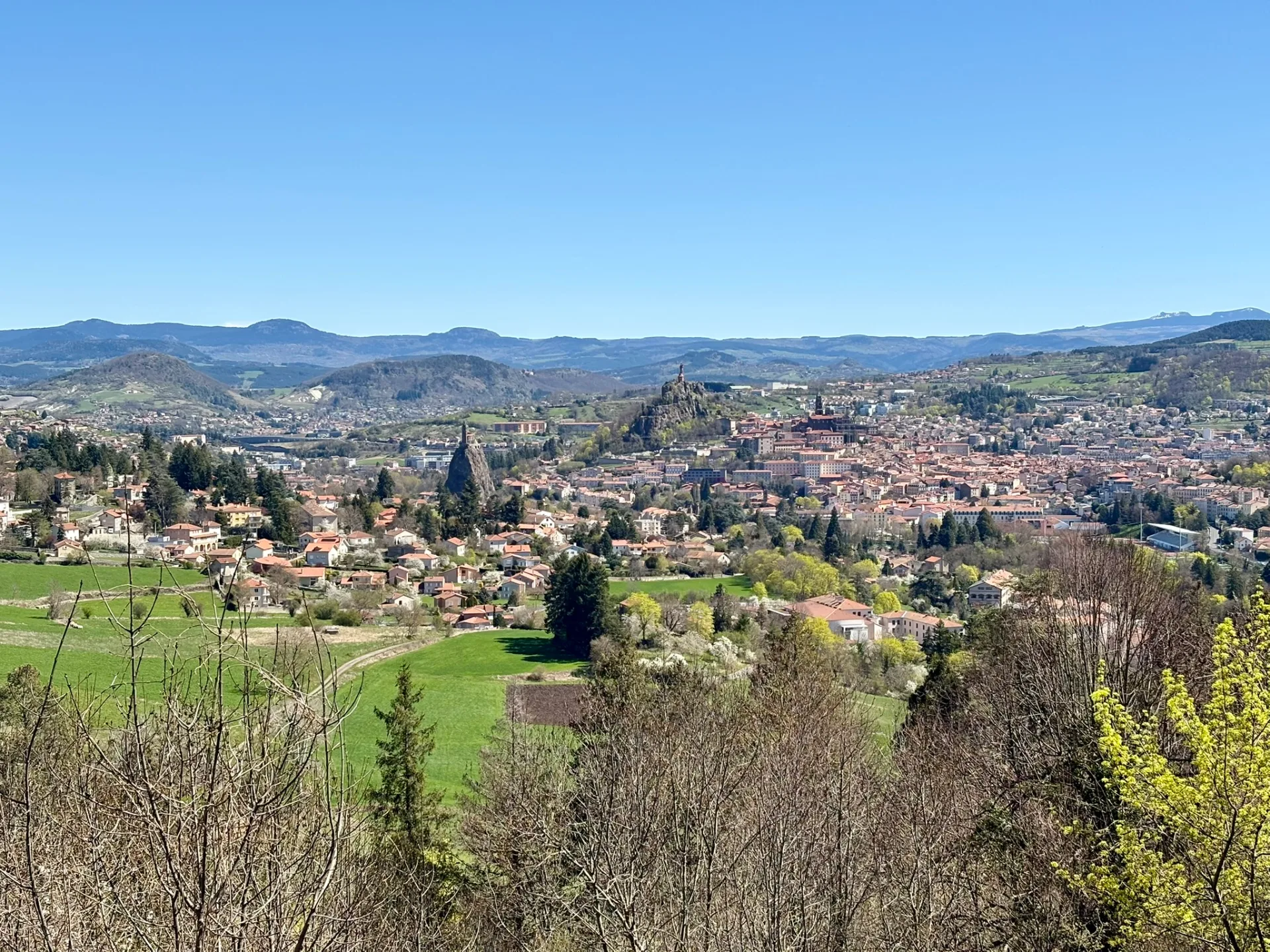 Vue sur Le Puy-en-Velay depuis la D902