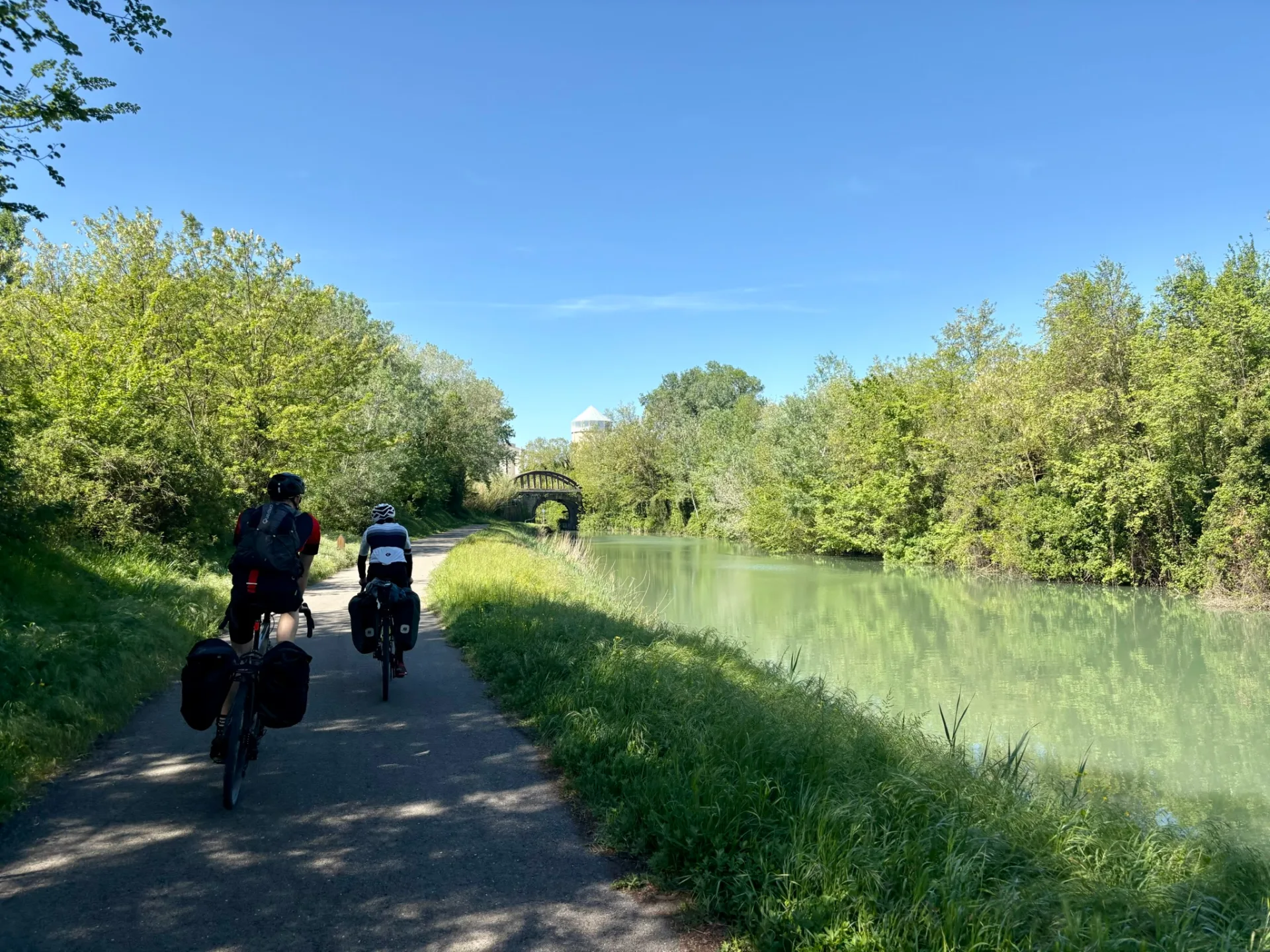Le canal de Saint-Gilles sur la Via Rhôna