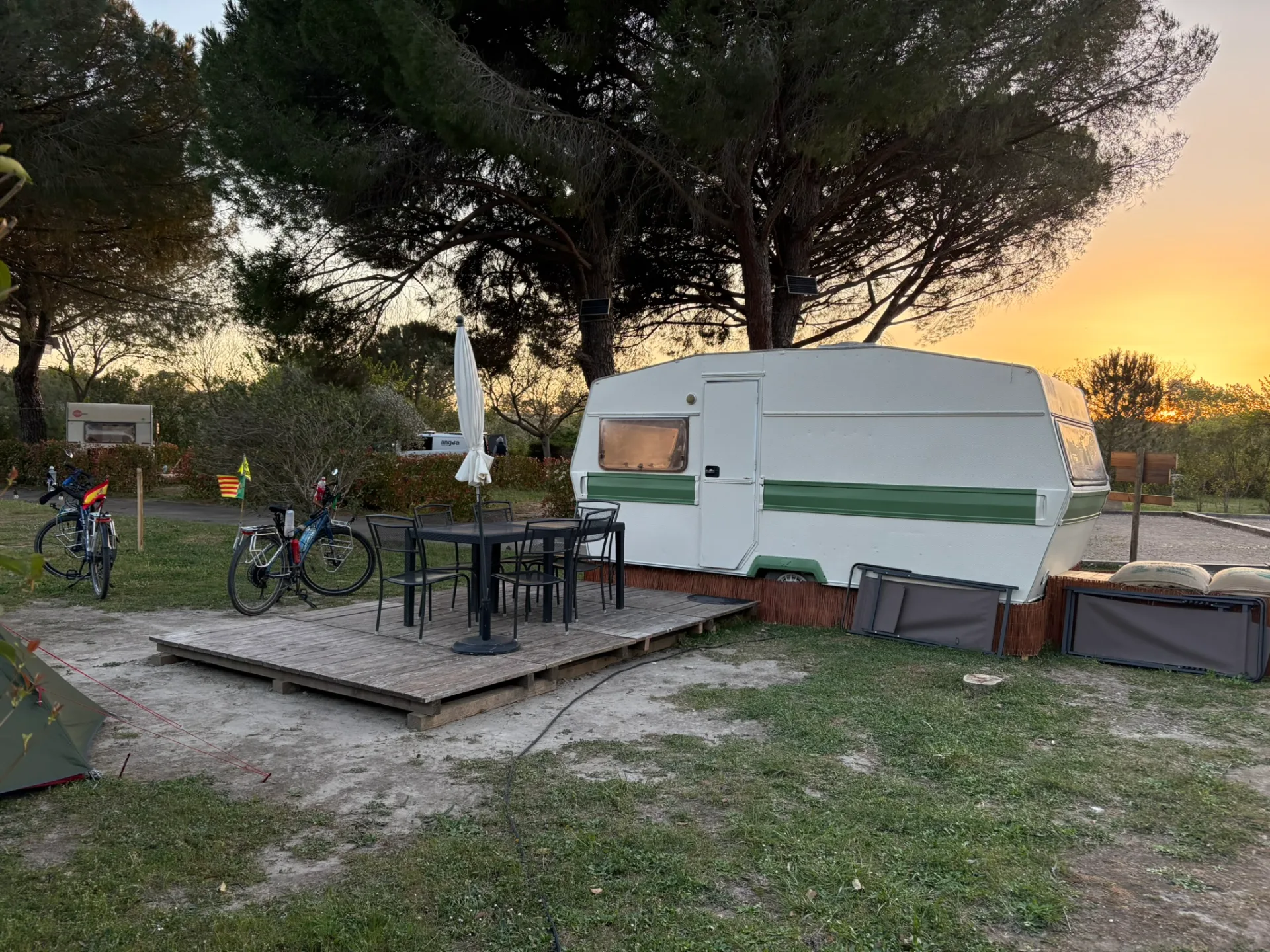 Le camping Lou Vincen au bord de la Via Rhôna