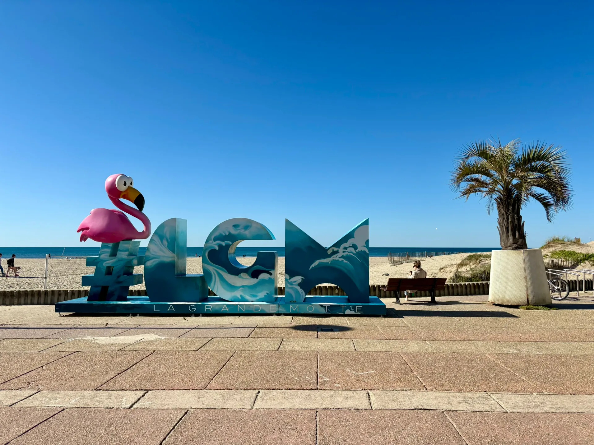 Logo LGM au bord de la mer