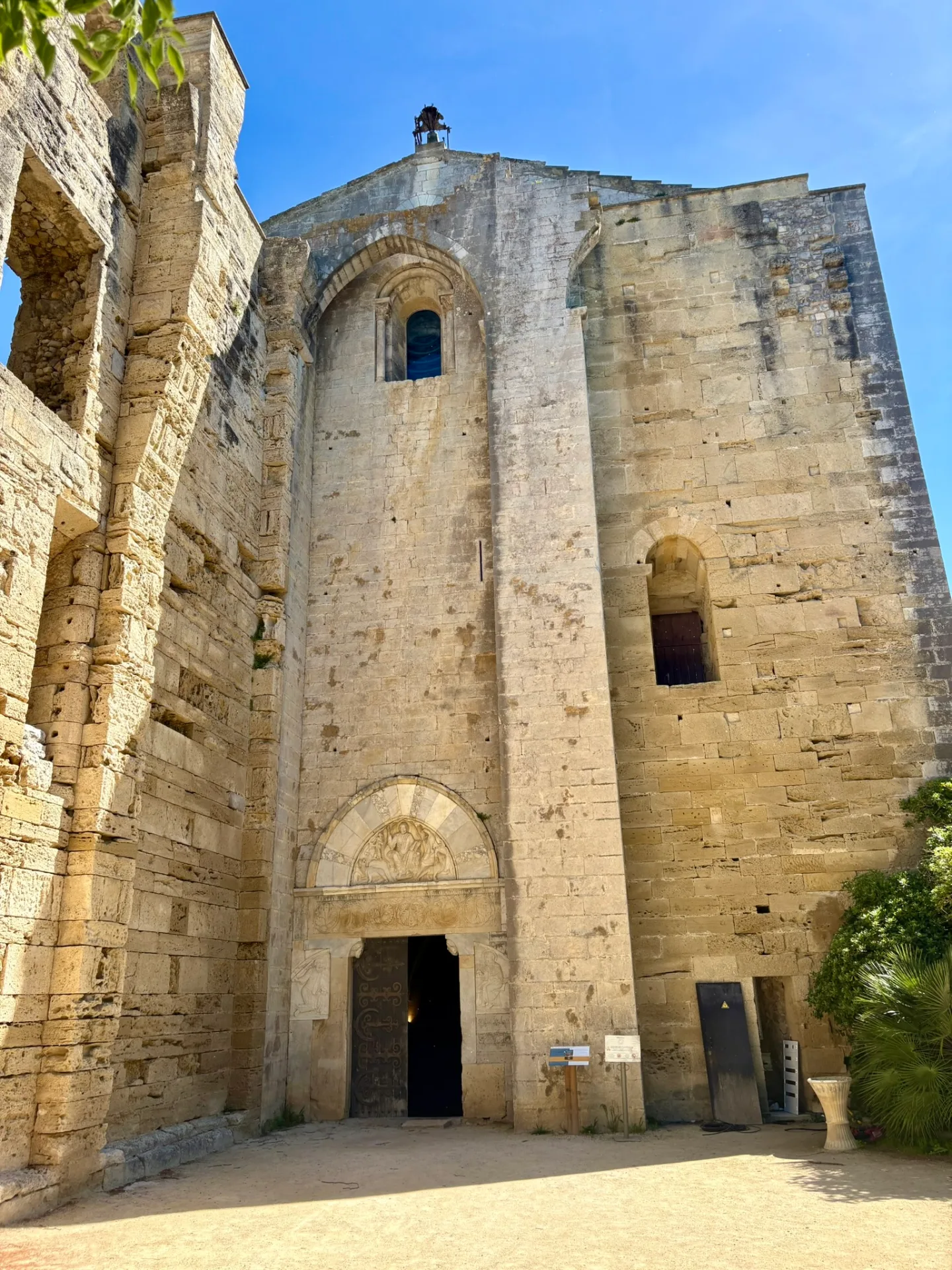 La cathédrale de Villeneuve-lès-Maguelone